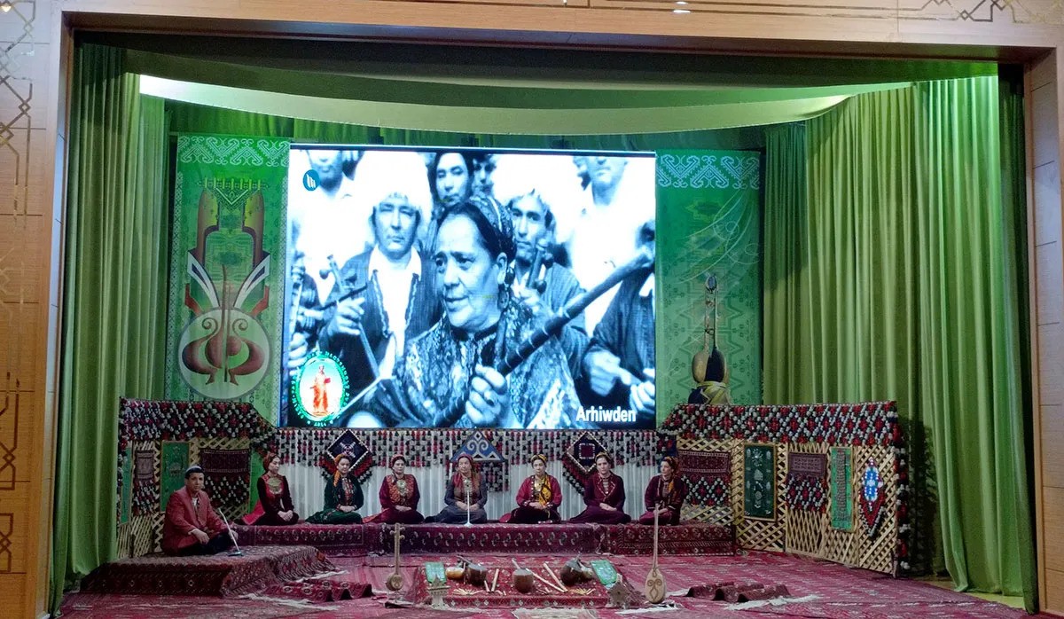 В Туркменистане отметили 100-летие народного бахши Акджагуль Мырадовой