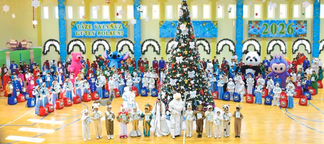 Воспитанникам «Döwletliler köşgi» от имени руководства Туркменистана вручили подарки